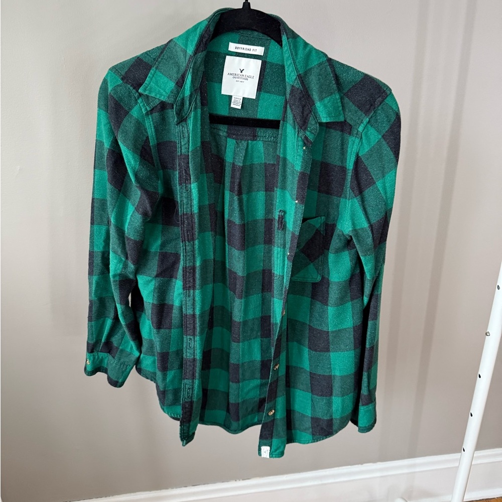American Eagle Outfitters Black and Green Buffalo Plaid Button-Up Shirt
